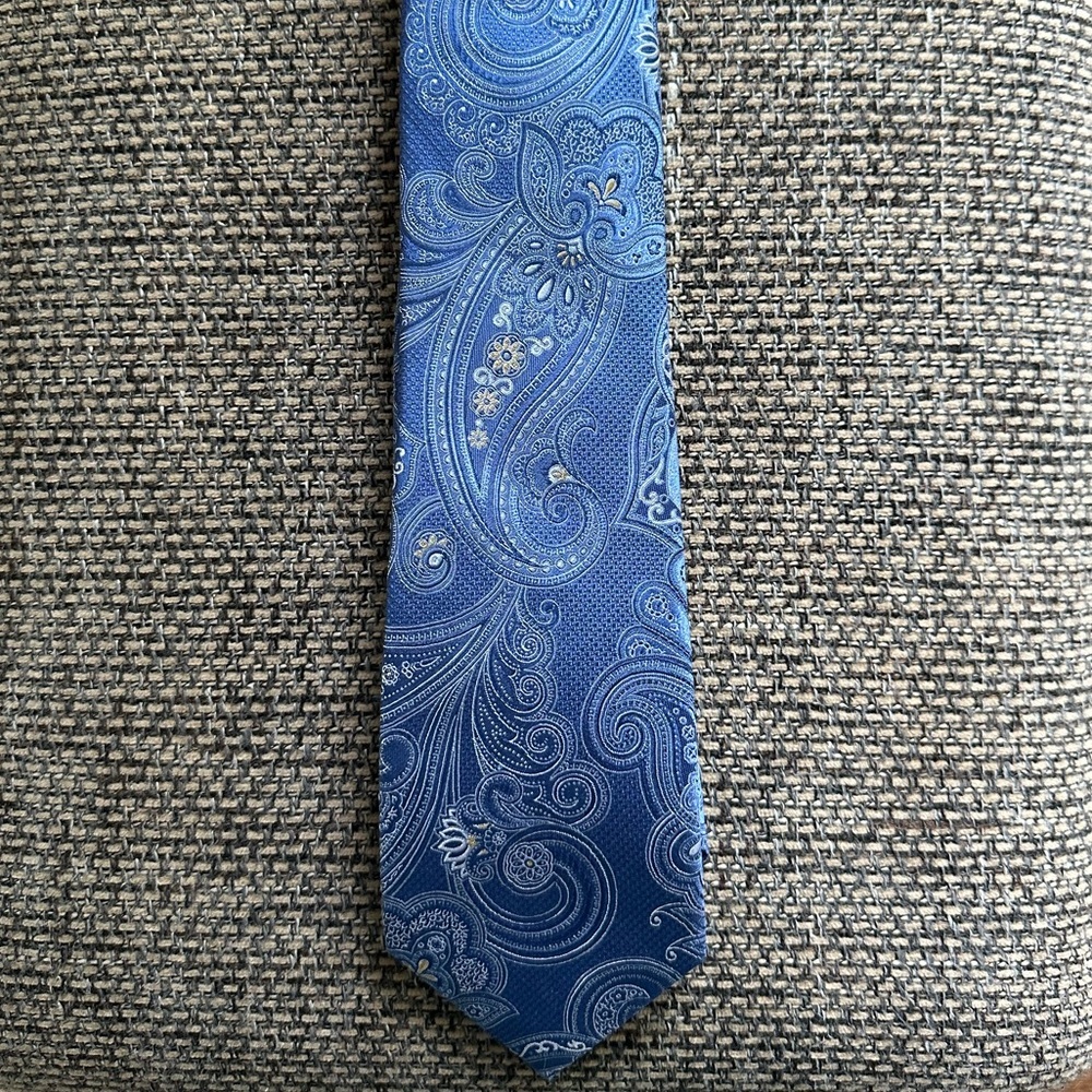 Enro Elegant Blue Paisley Handmade 100% Silk Tie EUC